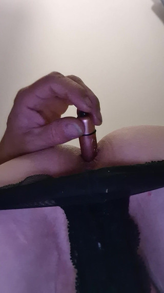 Girlie Simone: Pojď si se mnou hrát a pohlaď mi tělo