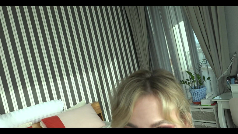 Angel The Dreamgirl: Femme en rouge