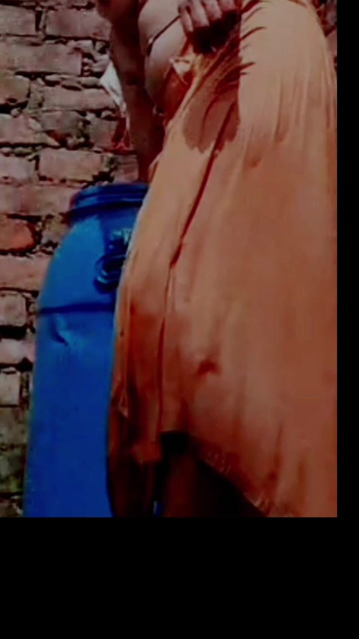 TricolorMusic3: Chiede alla donna di inviare il suo mms nudo. Fai...
