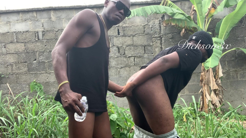 Dickass3x: Săpând în cățelușul lui bussy cu pula mea uriașă neagră