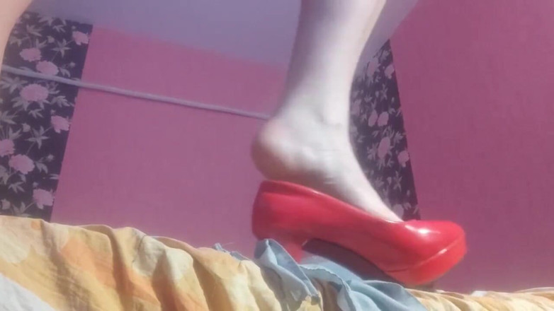 Putarankahotmilf: Shoe play and heels fetish,JOI,cum countdown