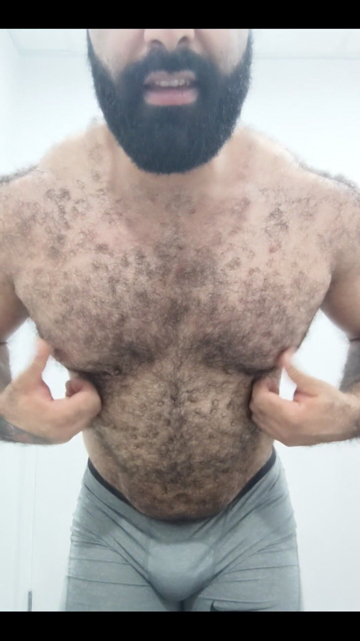 Lobo: Eu amo flexionar depois da academia