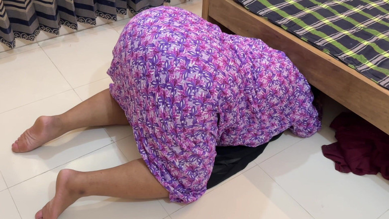 Your Boy's Cum: Big ass Indian Gorąca Macocha Mallu utknęła pod moim łóżkiem, a...