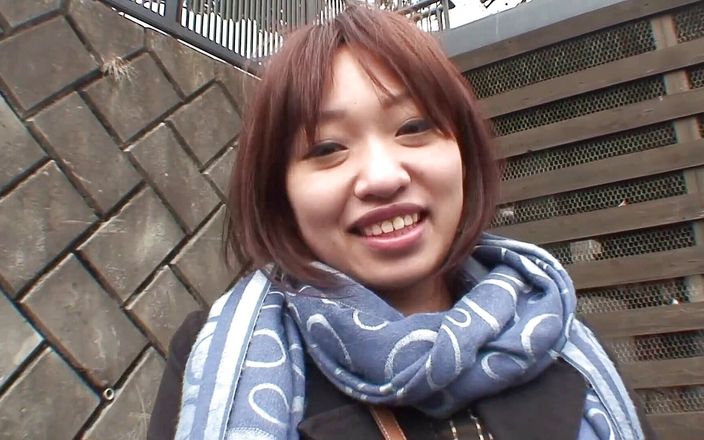 Asiatiques: Une Japonaise séduisante gémit pendant que un mec baise sa...