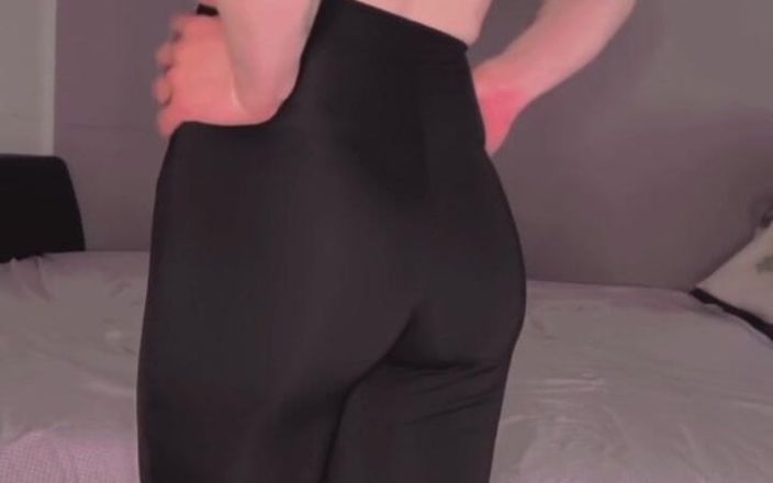 Rozebell: Tengere sexy Aziatische Franse meid ladyboy Rozebell wordt hard geneukt...
