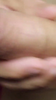 호기심 많은 이테로 남자의 정액 클로즈업