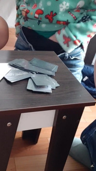 Um jogo de cartas se transformou em um trio lésbico quente