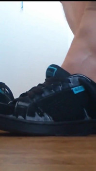 Nylonfe in Old Sneaker, Foot Fetish