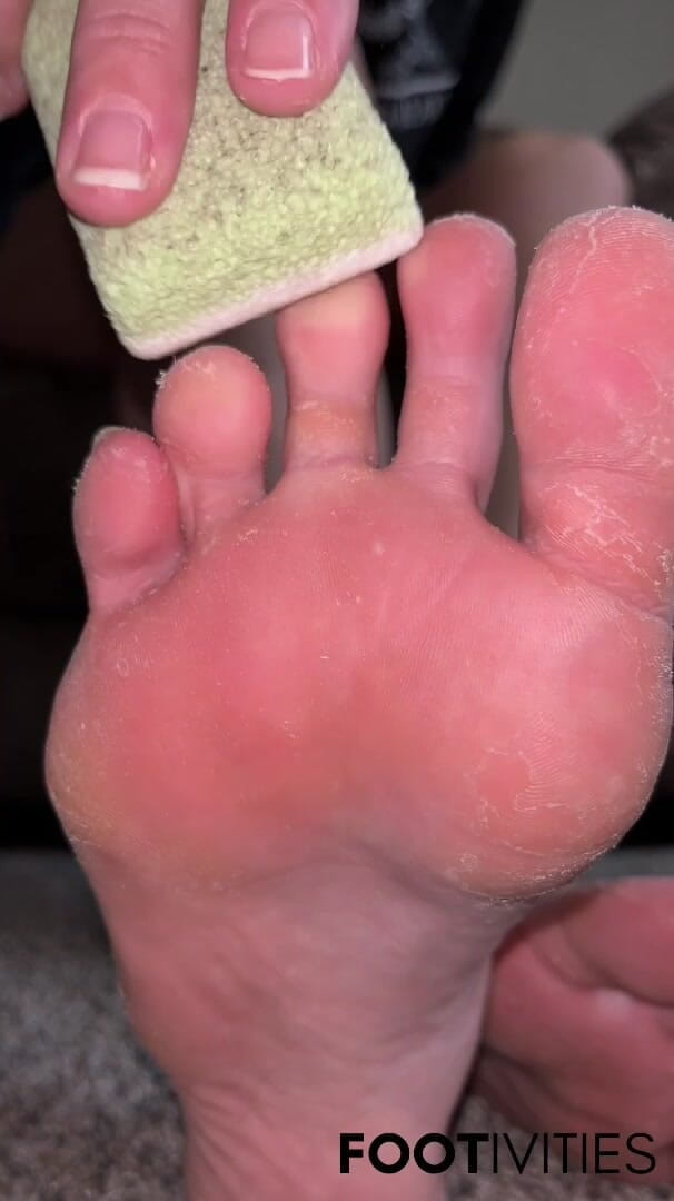 footivities: ASMRの足洗いと油っぽい足の視点