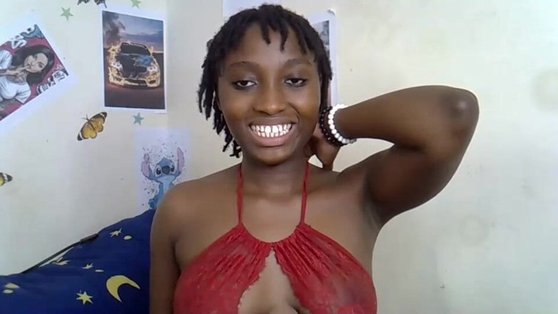 Maeeyxx: Would U Smash on the First Date? Be Honest