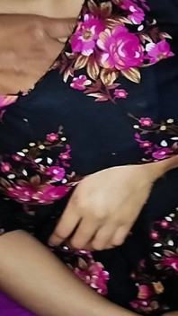 18 anni bella sorellastra bengalese calda, ha paura di essere sola stasera con me nella mia stanza.