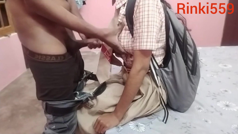 Rinki559: Indická studentka hodně sála penis a pak si stiskla prsa,...