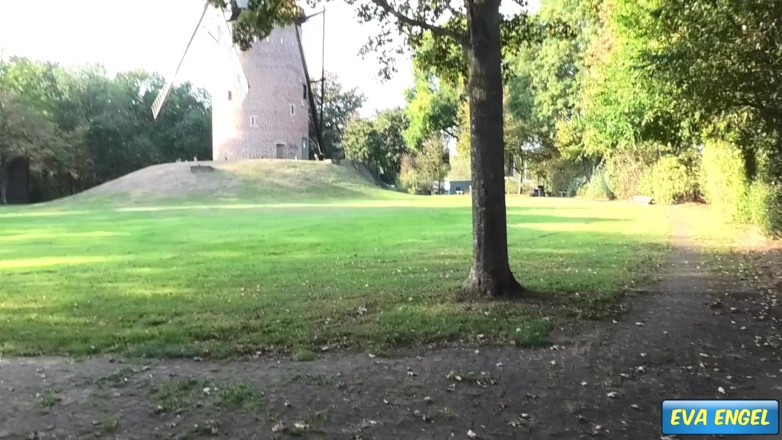 Eva Engel: Lastbilschaufför knullar mig barbacka på parkeringsplatsen