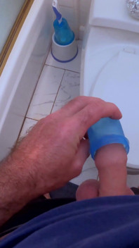 Ajut fiul vitreg să obțină o mostră de spermă cu curul și pizda mea