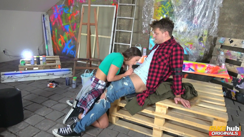 Fakehub Originals: Fakehub originals - приголомшлива Крісті Блек запрошує Майкла в свою студію і смокче його член на паллеті