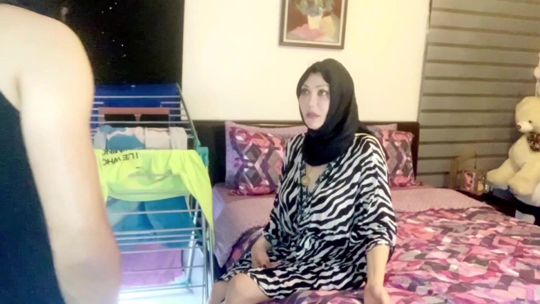 Mistressrola: Abang tiri cuckold cuba membuatkan saya cemburu walaupun saya enggan