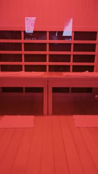 Kekasih saya Dan Saya Memenuhi Fantasi Menggesel Kaki Kami Di Sauna Dan Merasai Badan Berpeluh Kami