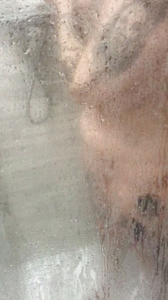 CarleXXX: Romi se sprchuje sama