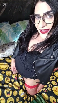 Sexy slut qui joue veut être baisée