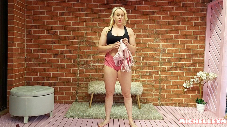 Michellexm: Grosse culotte, essai avec wedgies gros cul, wedgie, nichons moulants...