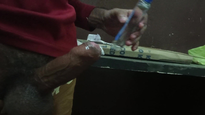 Brijesh 270: Istriku meninggalkanku sendirian di rumah tapi tetanggaku selalu datang berkunjung...