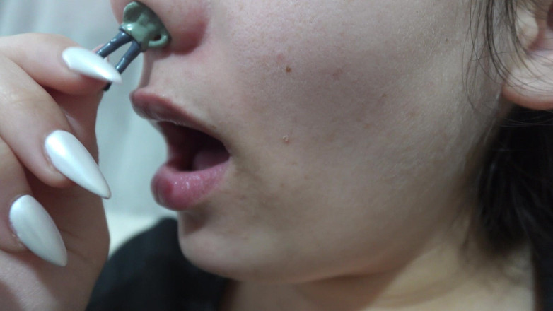 AmayaMori: Моя зведена сестра велетень кладе крихітному зведеному братові в ніс покарання і грає з ним