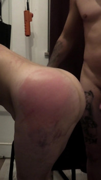 L’esclave BDSM Aime Lécher Les Trous Du Cul