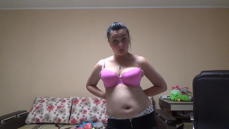 Sexy Milf: Adoro le mie tette enormi! Crescerono così in fretta!