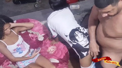 Karinamello: Un vecchio riesce a fare sesso con le sue due...