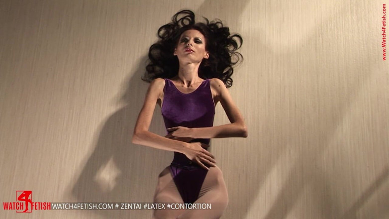 Giant Fem: Magrinha modelo com pernas longas