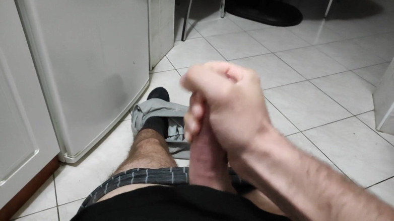HornyCroDick: Spermă rapidă înainte de muncă