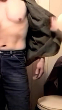 Io che ho crudo lo stallone dritto Aaron e allevare la sua stretta figa vergine!