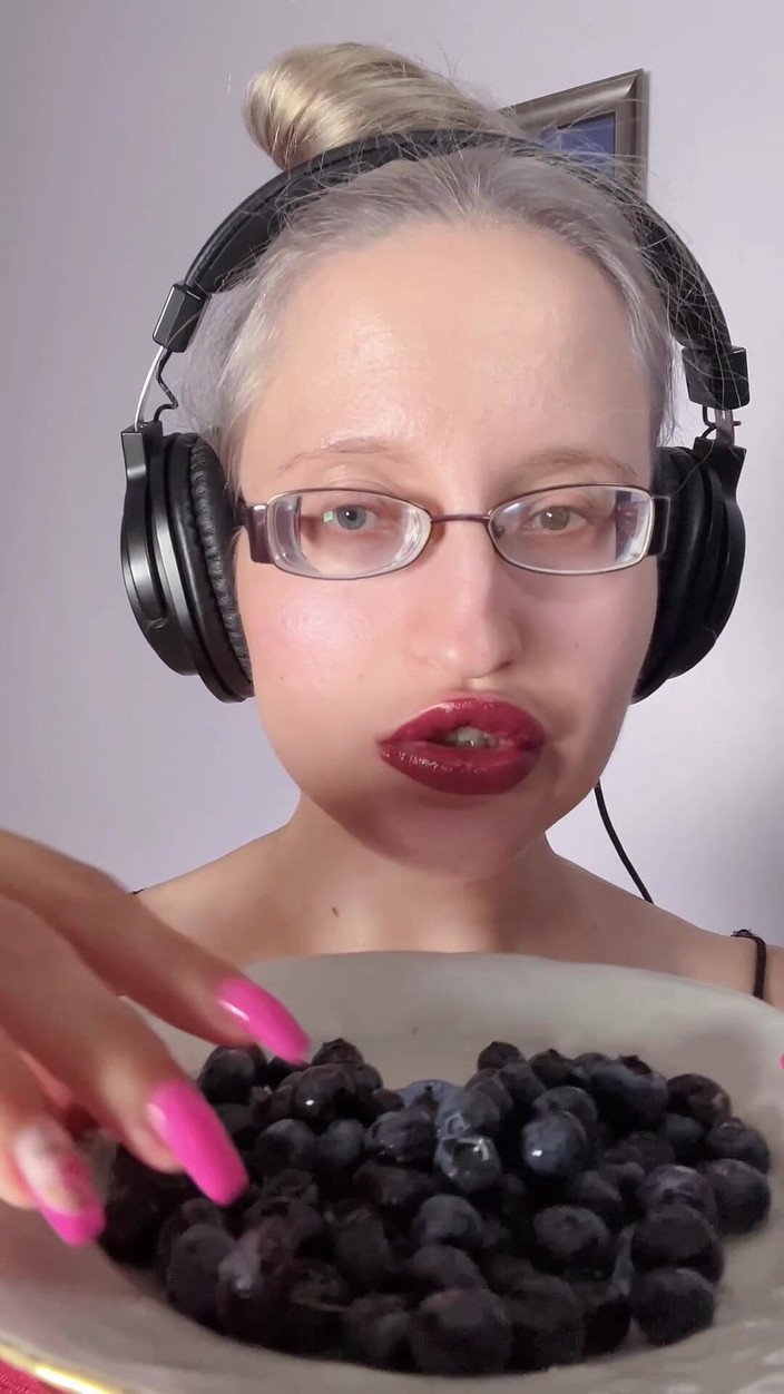 FinDom Goaldigger: Sto mangiando deliziosi grandi more more