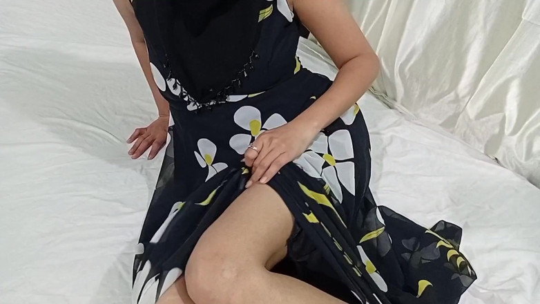 Dearshivani: Hijabi dziewczyna uwielbia ssie kutasa, a jej soczysta cipka została...