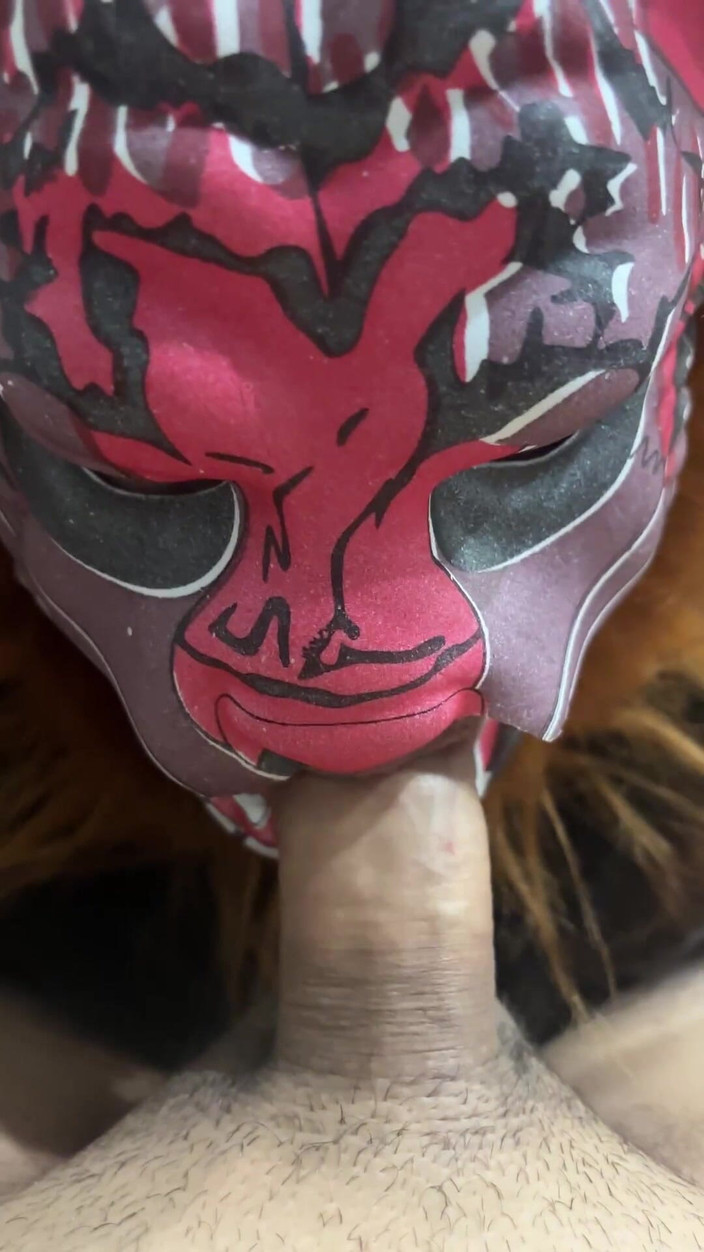 Miasexy: Üvey babam götümü sikiyor