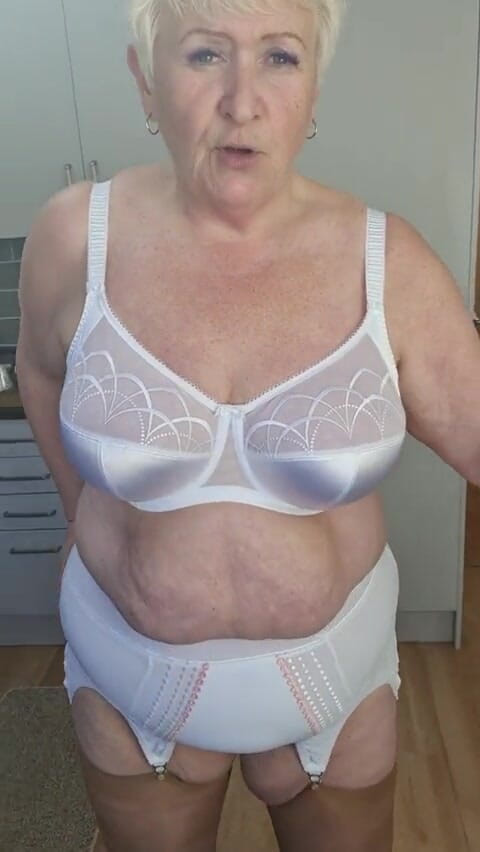 Uk Joolz: Climbing that kitchen worktop again