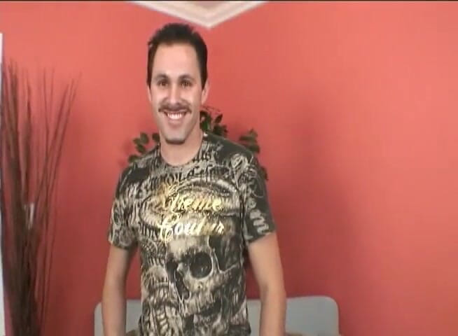 VOP Boys: Un armăsar alb își masturbează pula