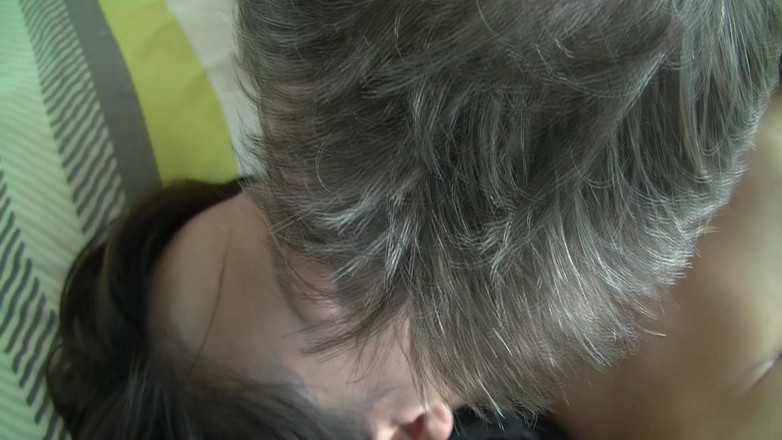 Exotic Girls: Futându-mi fiica vitregă asiatică