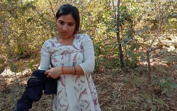 Daring Indian Kamini Bhabhi Getting Fucked in Jungle