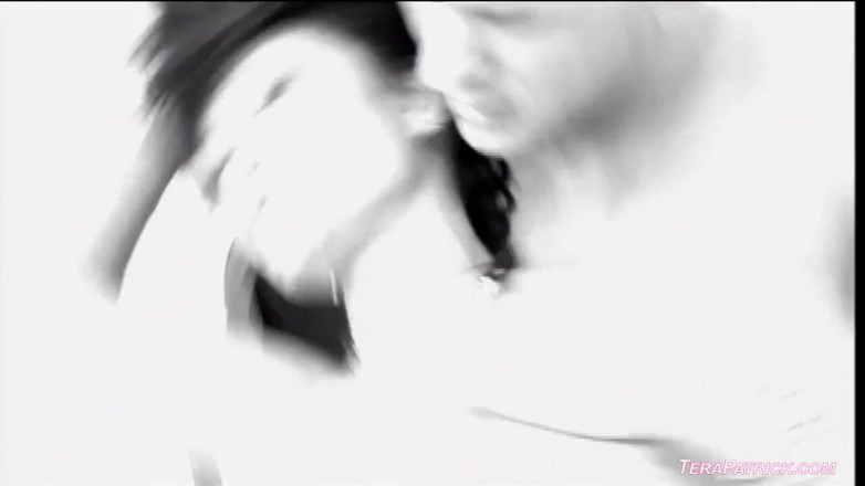 Tera Patrick: Melissa Lauren riceve una sborrata in faccia dopo una dura...
