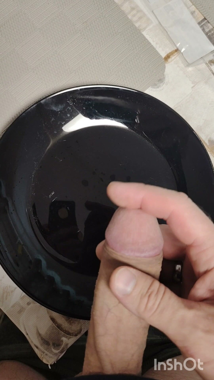CumArt: Desordenado esperma en un plato
