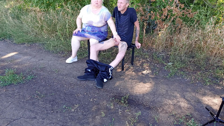Zona901: Stiefmutter lutscht meinen schwanz in einem park auf einer bank,...