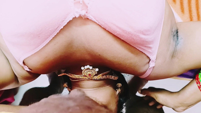 Telugu honey lips: Домохозяйка дези Сари, неверный муж, трахает Свамиджи. Телугу грязные разговоры.