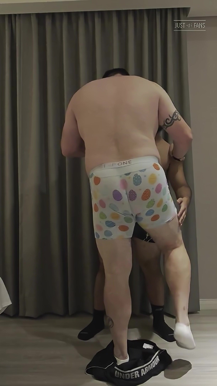 uktattooedchub74: お互いのストリップ エピソード1