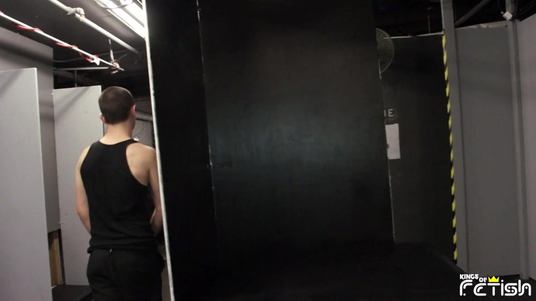 Gay Diaries: Bir grup genç adam büyük yaraklarını emiyor ve ikisi anal...