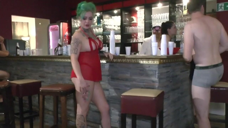 Creampie Clinic: İngiliz döl fahişesi birden fazla Alman dölleme
