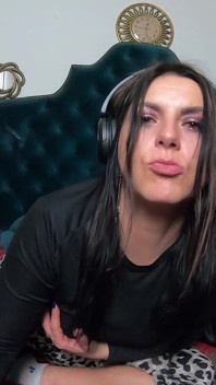 Haine acasă, muzică și masturbare soft