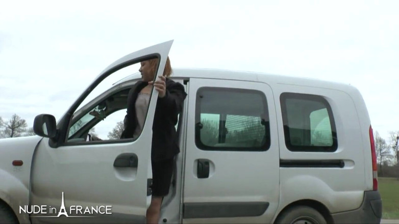 Nude in France: Cindy в на улице в тройничке с папочкой ogler