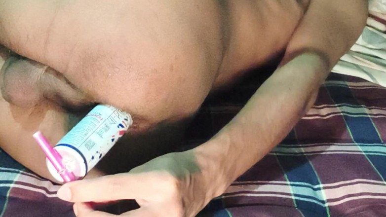 Ahpanal: Pantat besar gay ternganga dengan dildo buatan sendiri