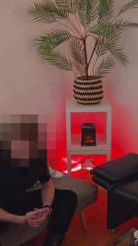 Partea 1 - tip musculos heterosexual și paznic anal pentru prima dată, sărutându-se și muie în timp ce mă uit